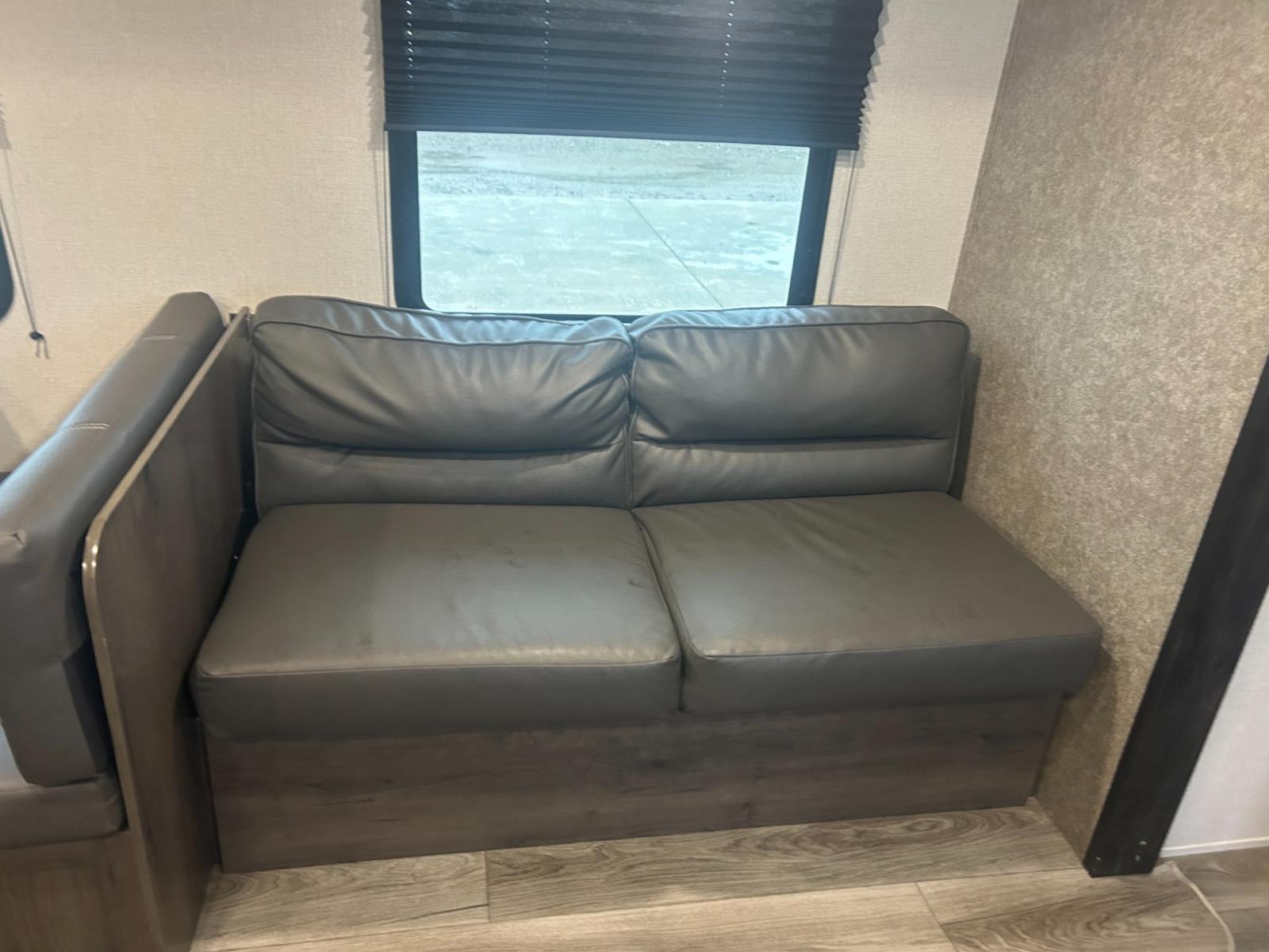 2021 White /TAN Highland Ridge RV, Inc OPEN RANGE 26BHS (58TBH0BP7M1) , located at 17760 Hwy 62, Morris, OK, 74445, 35.609104, -95.877060 - 2021 HIGHLAND RIDGE OPEN RANGE IS PERFECT FOR A SMALL FAMILY OR A LARGE. THIS CAMPER IS 30.5FT LONG AND WILL SLEEP 10 PEOPLE. FEATURES A 16FT POWER AWNING, OUTSIDE STORAGE, DOUBLE AXEL, SINGLE SLIDE OUT, POWER HITCH, AND MANUAL JACKS. IN THE FRONT OF THIS CAMPER IS A QUEEN SIZED BED WITH OVERHEAD ST - Photo #16